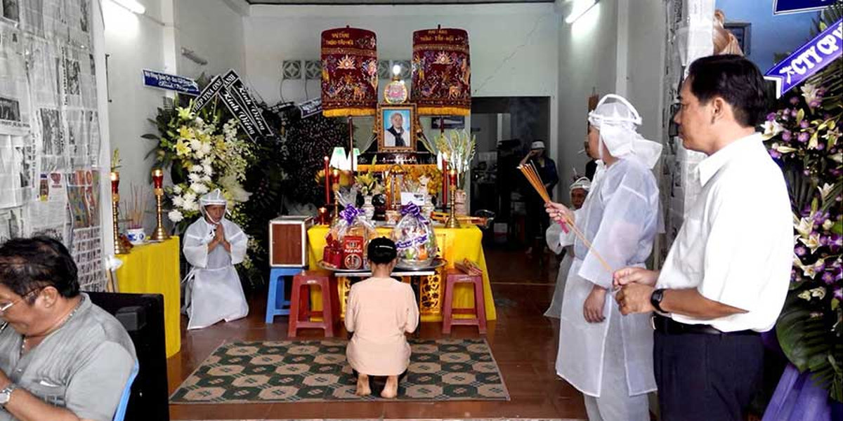 Cách lạy trả lễ trong đám tang