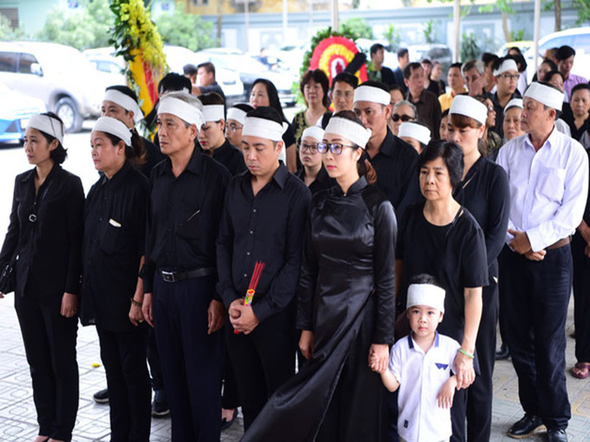 Đi viếng đám tang nên mặc gì 