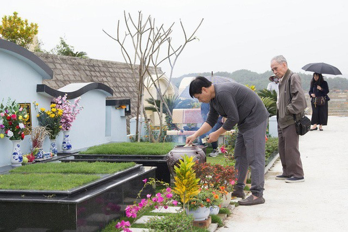Vệ sinh mộ phần tổ tiên