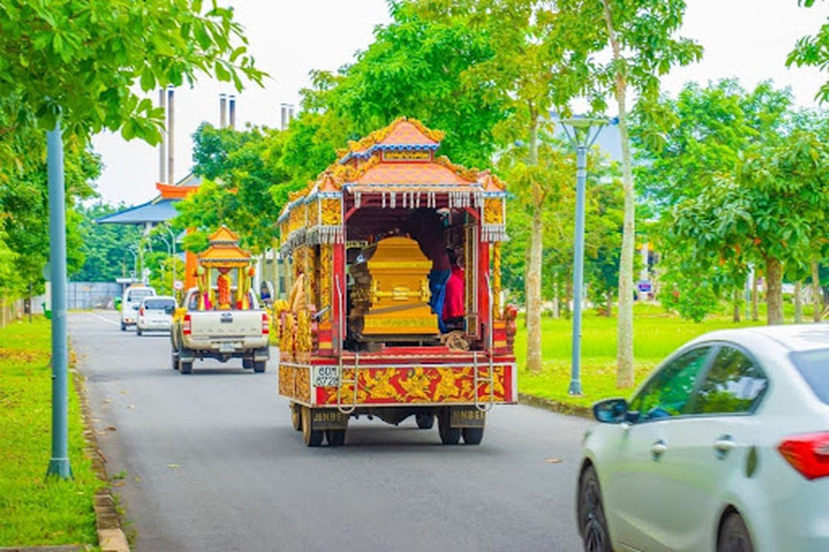 Xe tang lễ việt nam