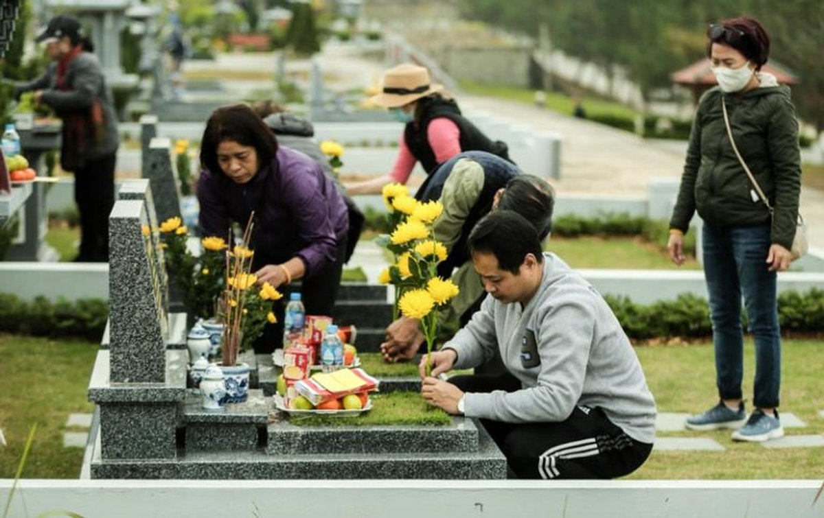 Đi tảo mộ ngày Tết
