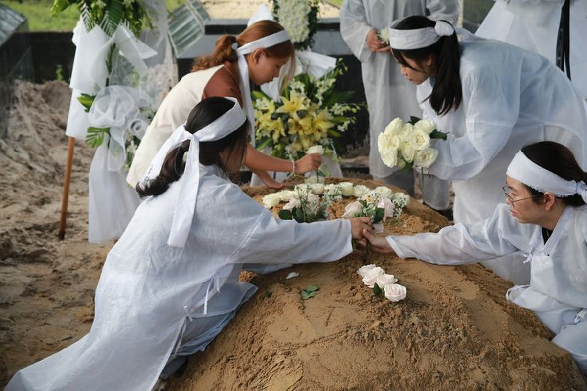 Ý nhĩa màu trắng trong tang lễ