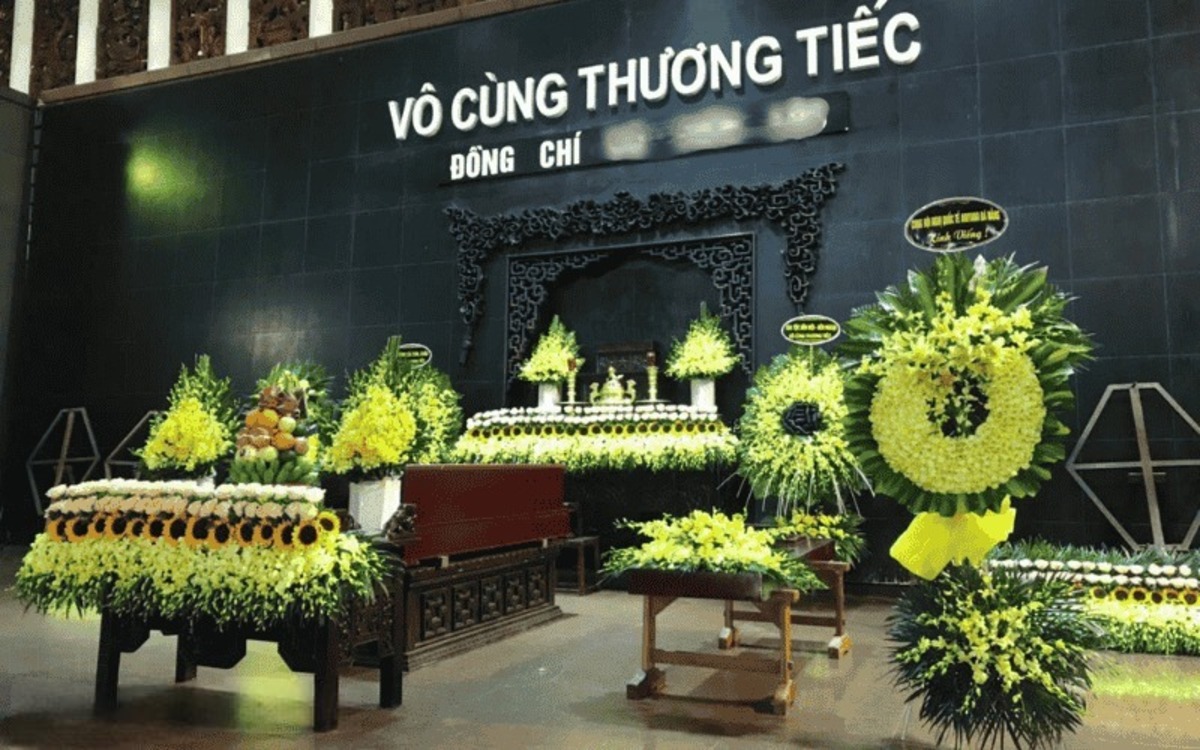 kính viếng vòng hoa màu vàng