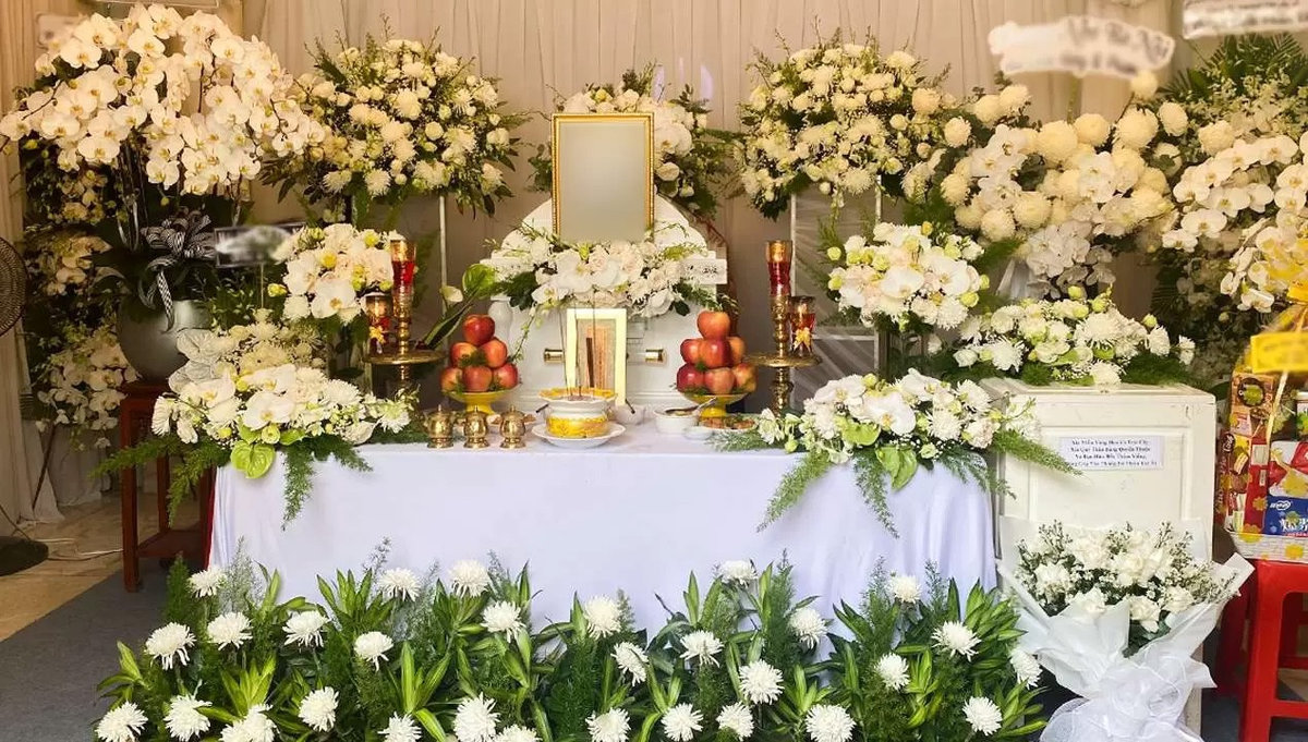 Hoa trắng trong tang lễ