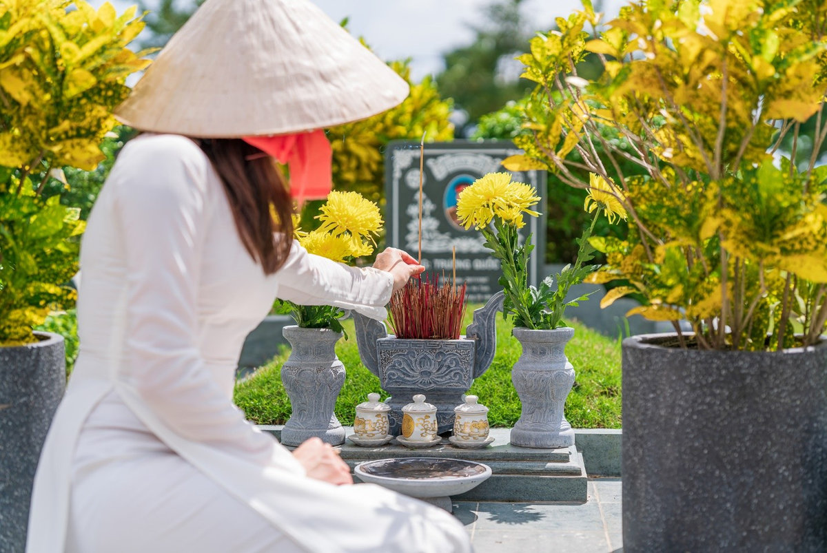Tảo mộ vào dịp Tết Thanh minh