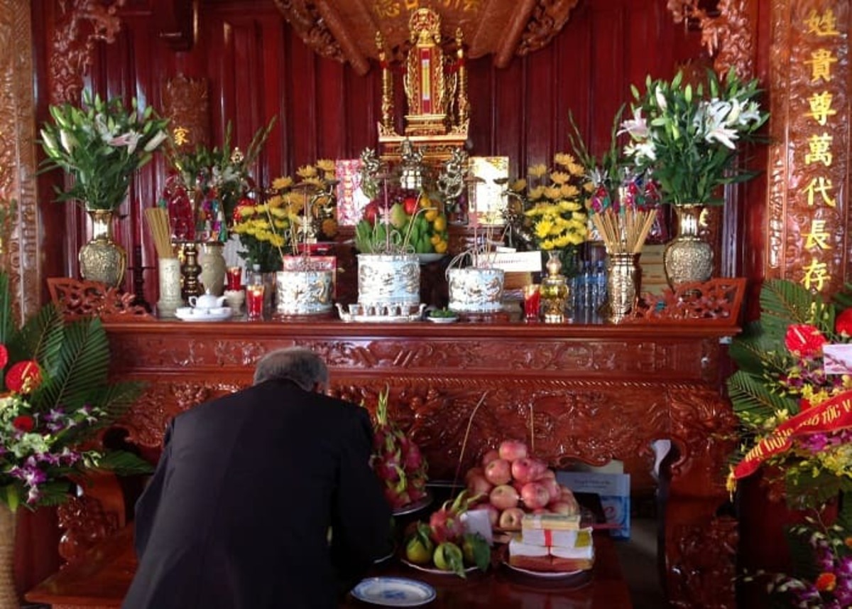 Cúng giỗ đầu cho người mất