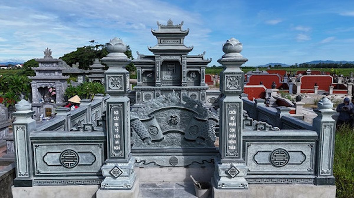 Câu đối lăng mộ gia đình chữ Nôm