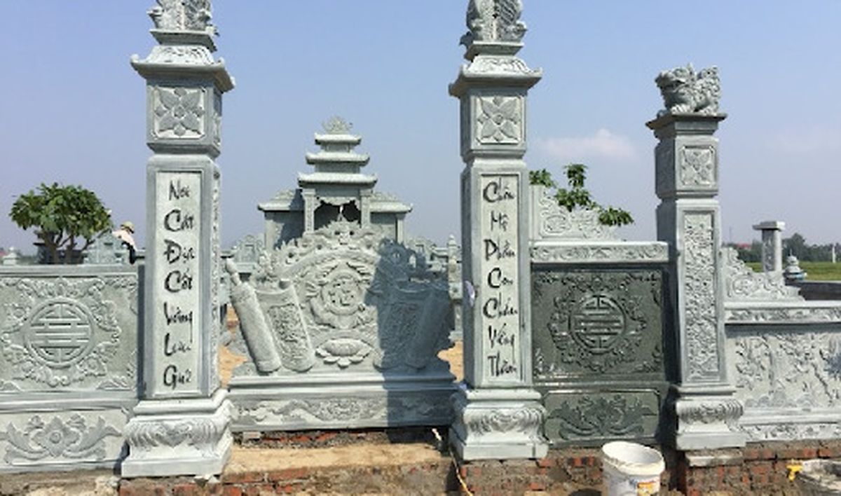 Khắc câu đối lăng mộ gia đình