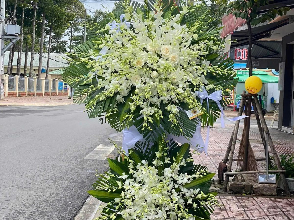 kệ hoa viếng đám tang hiện đại lan hồ điệp
